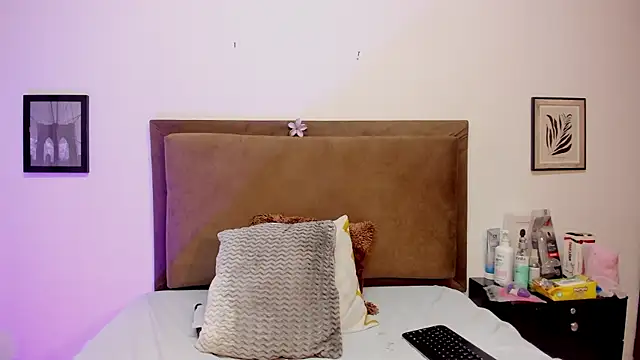 sofy_bonnet1 webcam