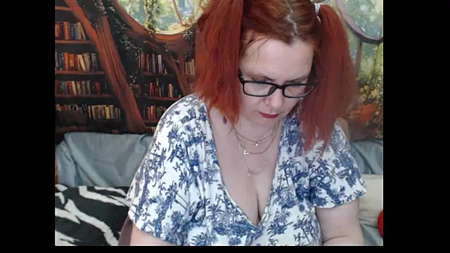 PlayfullMature webcam