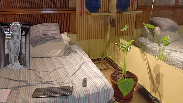 Eli666uwu webcam