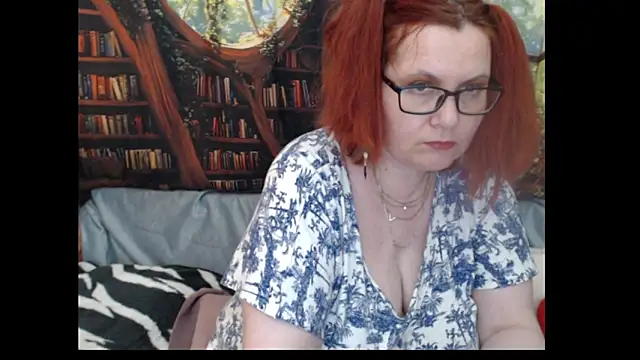 PlayfullMature webcam