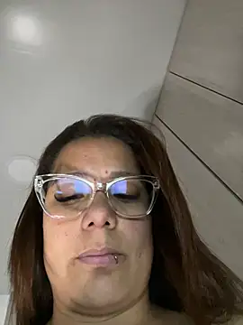 Pretty__Milf webcam