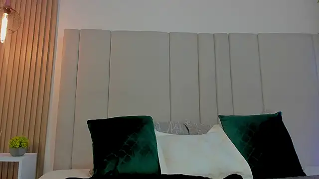 Victoria_Rosee webcam