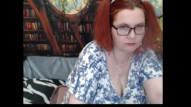 PlayfullMature webcam