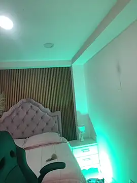 CarolineFyre webcam