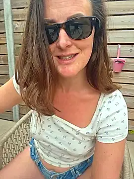 cumtomama webcam