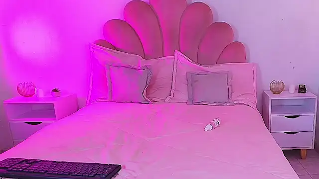 MiaColucci18 webcam