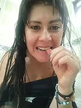 Lyonette_reading1 webcam