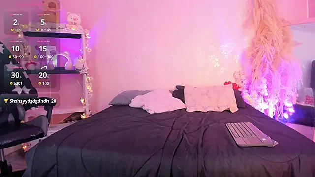 Emily_Roussee webcam