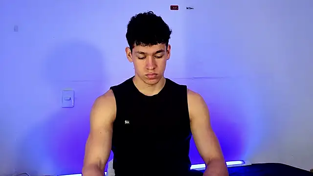 Luke_Muscle webcam