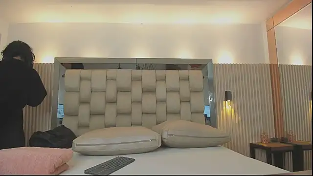 noah_pariss webcam