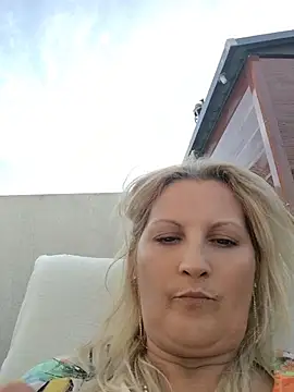 Divineblond webcam