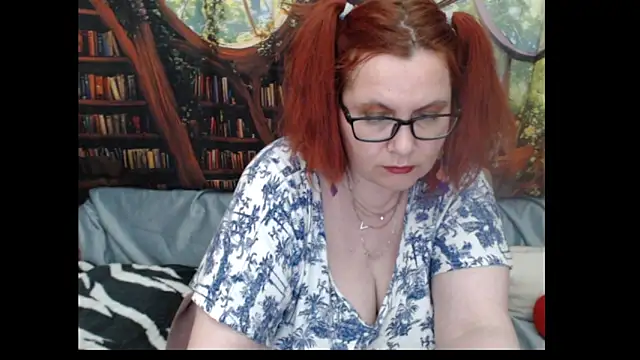 PlayfullMature webcam