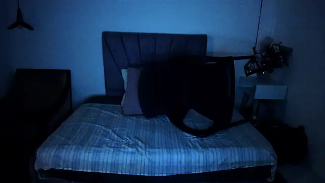 ScarletHoot_ webcam