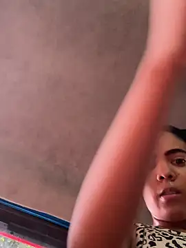 NAUGHTY_LITTLE_18 webcam