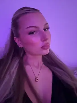 blondeeee webcam