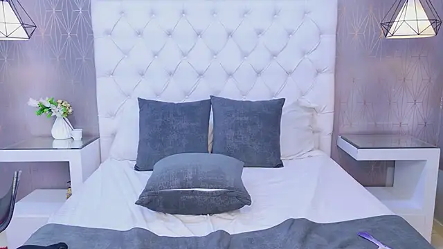 CarolineOlsen webcam