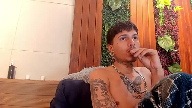 Valentino_Knox webcam