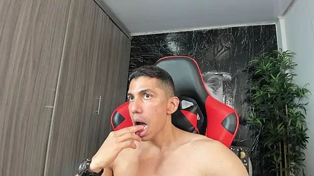 Erik_castle webcam