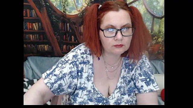 PlayfullMature webcam