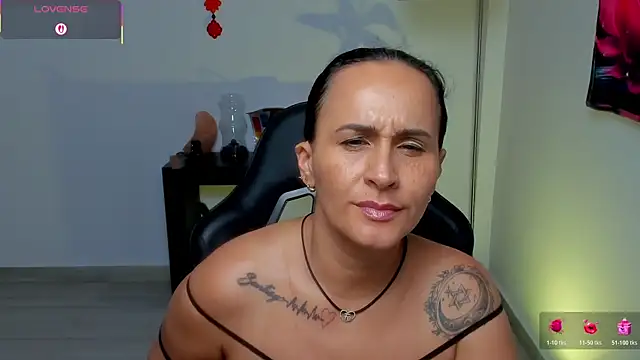 Sara_Charmy webcam