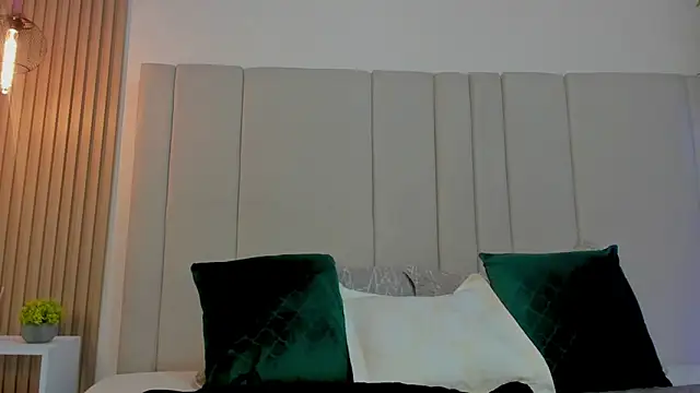 Victoria_Rosee webcam