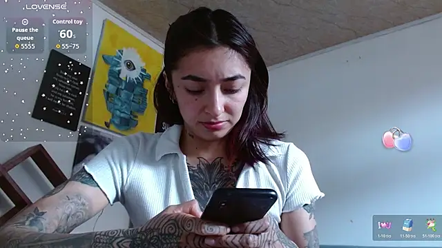 ZoeBakers_ webcam