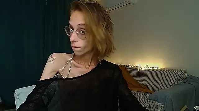 amber_quell_here webcam