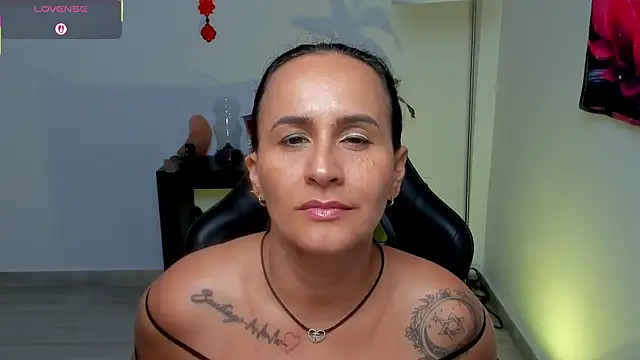 Sara_Charmy webcam