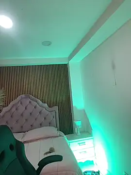 CarolineFyre webcam