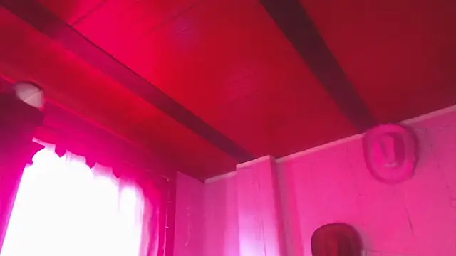NikkiRous_ webcam