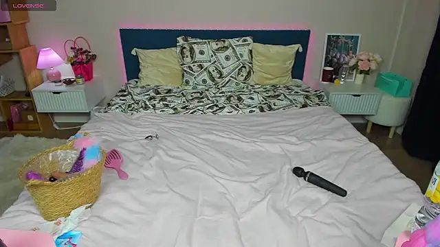 BritneyLix webcam