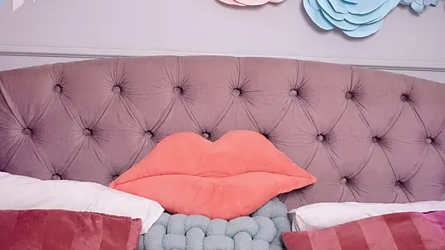 JenniferLovve webcam