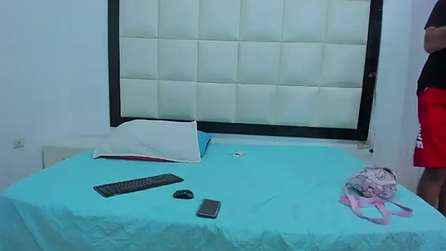 Aliss_Aron webcam