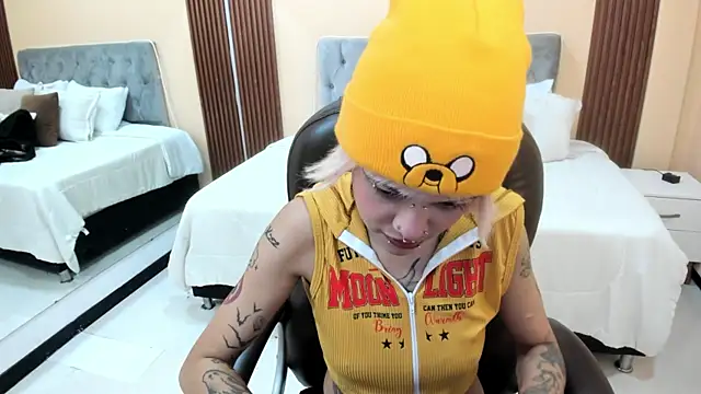Bela_Craxkerr webcam