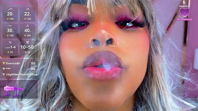 TiannahGlow webcam