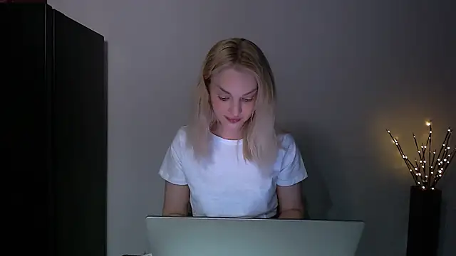 Lia_noo_regrets webcam