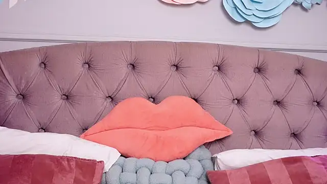 JenniferLovve webcam