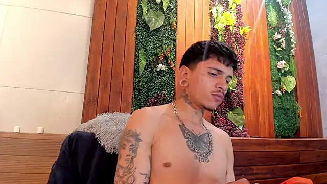 Valentino_Knox webcam