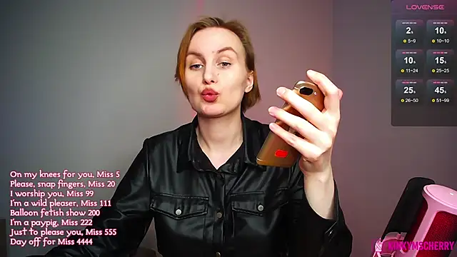 KinkyMissCherry webcam