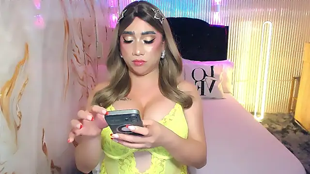 yourTsFantasyBigCock webcam
