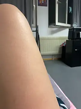 LoveNBloom webcam