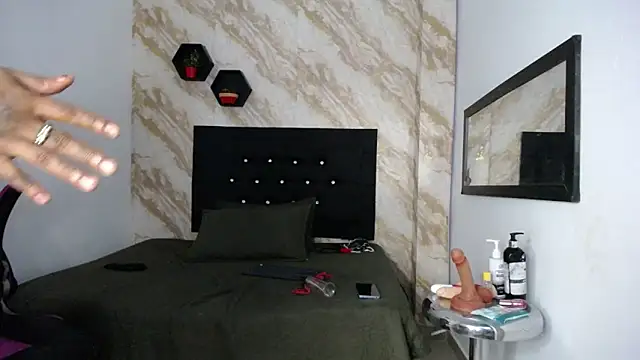 issa__love webcam