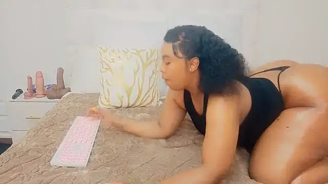 GiantBootyMilf webcam