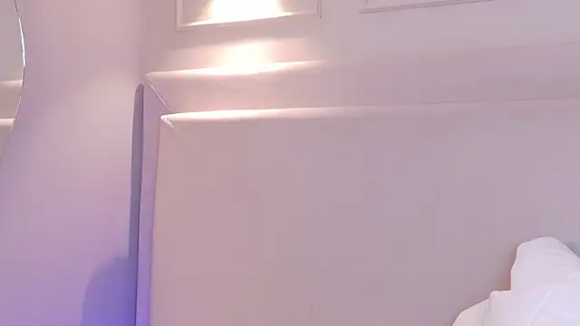 NaomiKlarc webcam