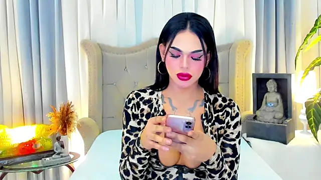 MochaliciousTransOnTop webcam