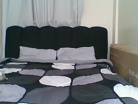 miss_zuri webcam