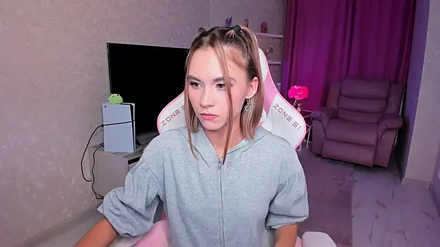 EllaCurtis webcam