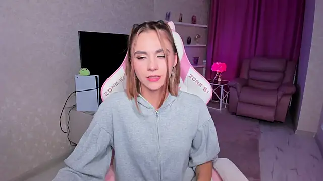 EllaCurtis webcam