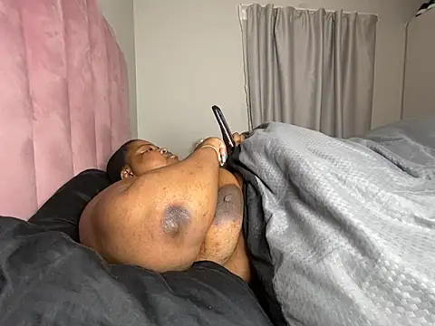 MissLola27 webcam