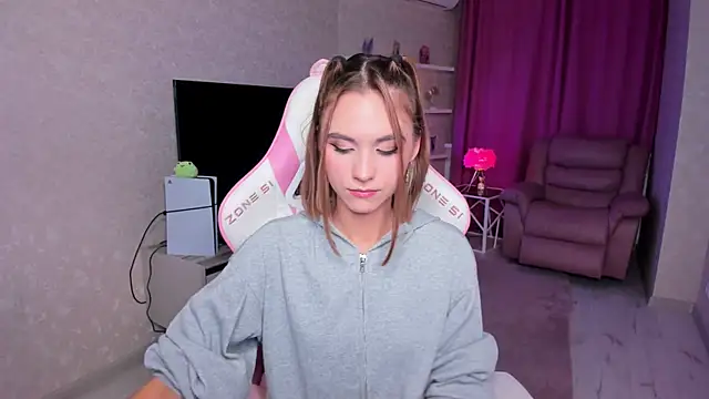 EllaCurtis webcam